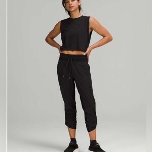 LULULEMON 8 Dance studio woman black mid-rise crop activewear athleisure pant